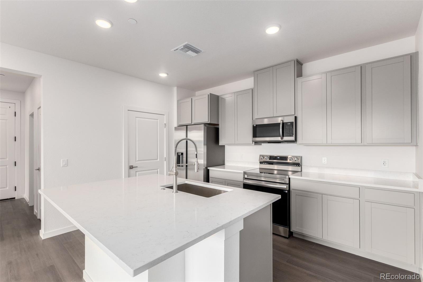 6153 N Ceylon Street Unit: 307