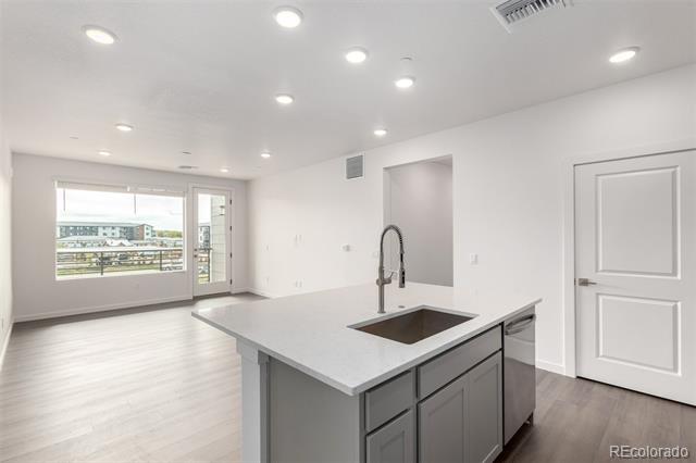 6153 N Ceylon Street Unit: 307