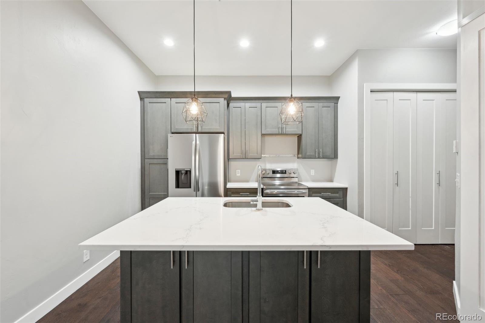 336 E 1st Avenue Unit: 207