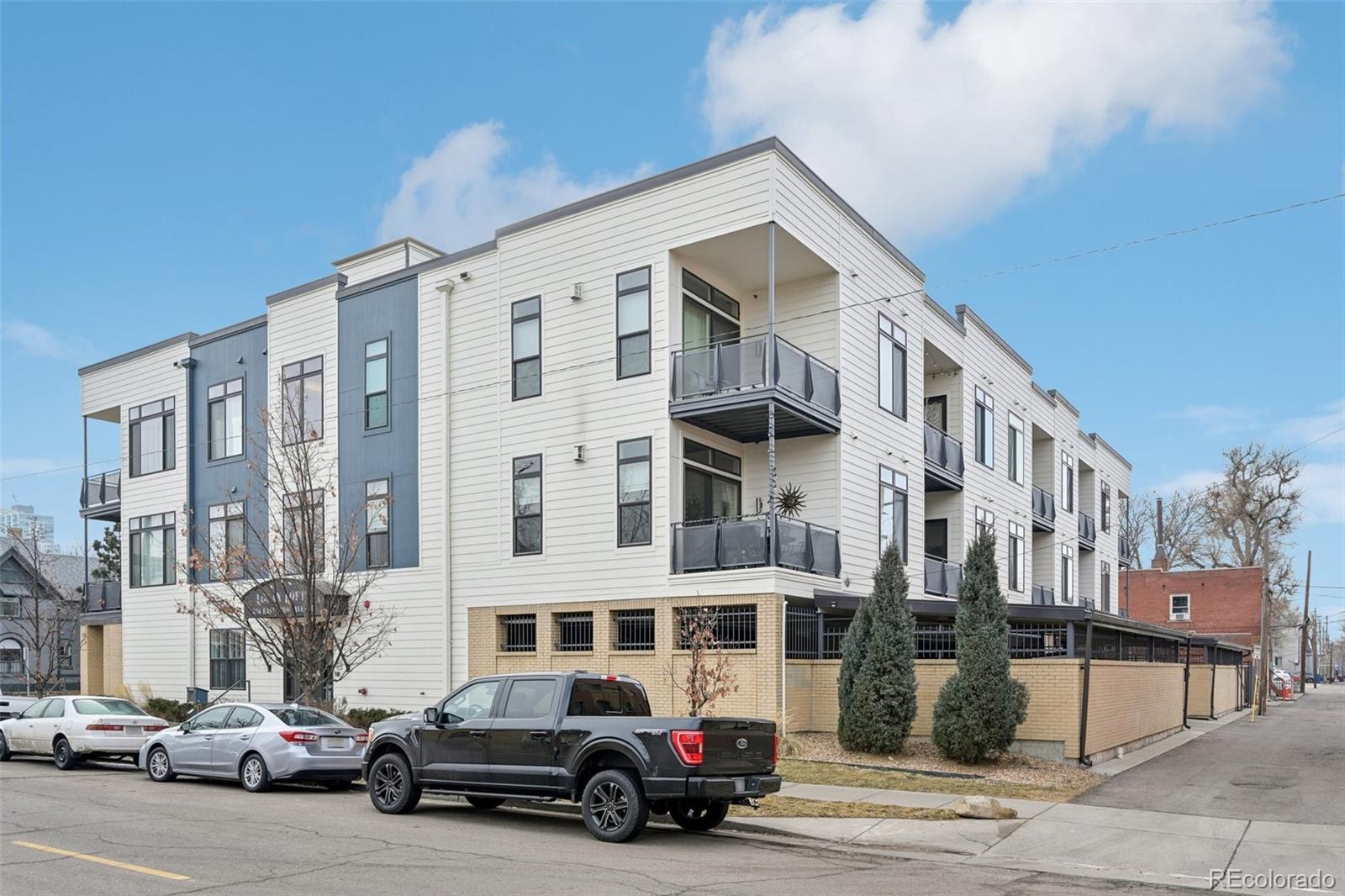 336 E 1st Avenue Unit: 207