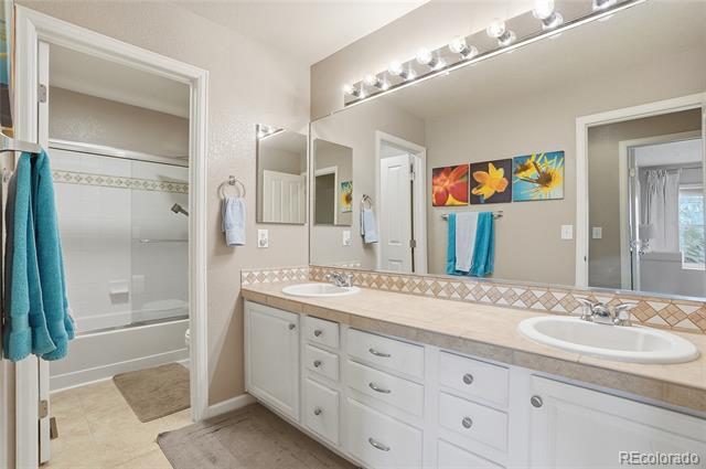 24684 E Quarto Place