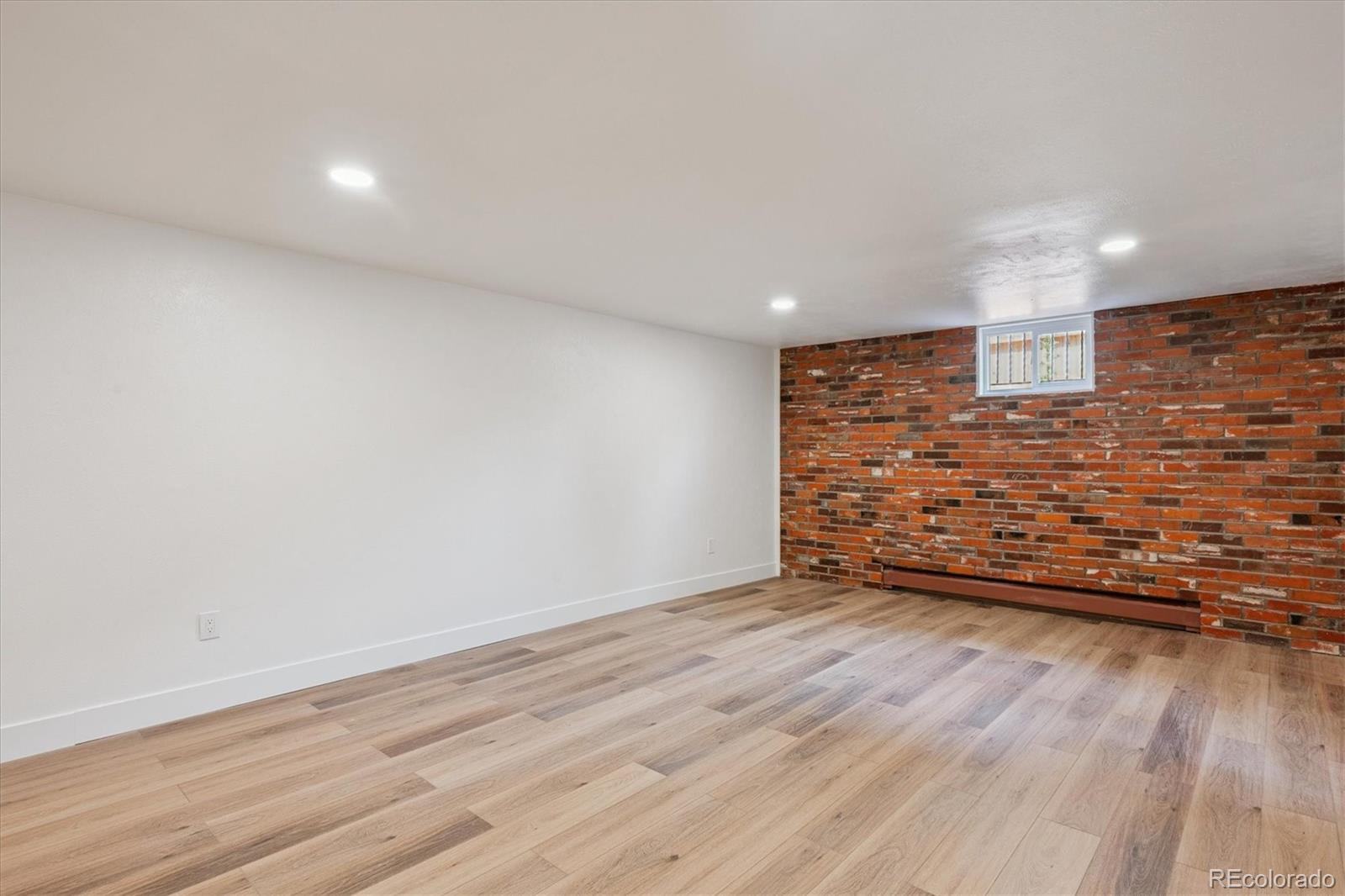 3926 S Magnolia Way