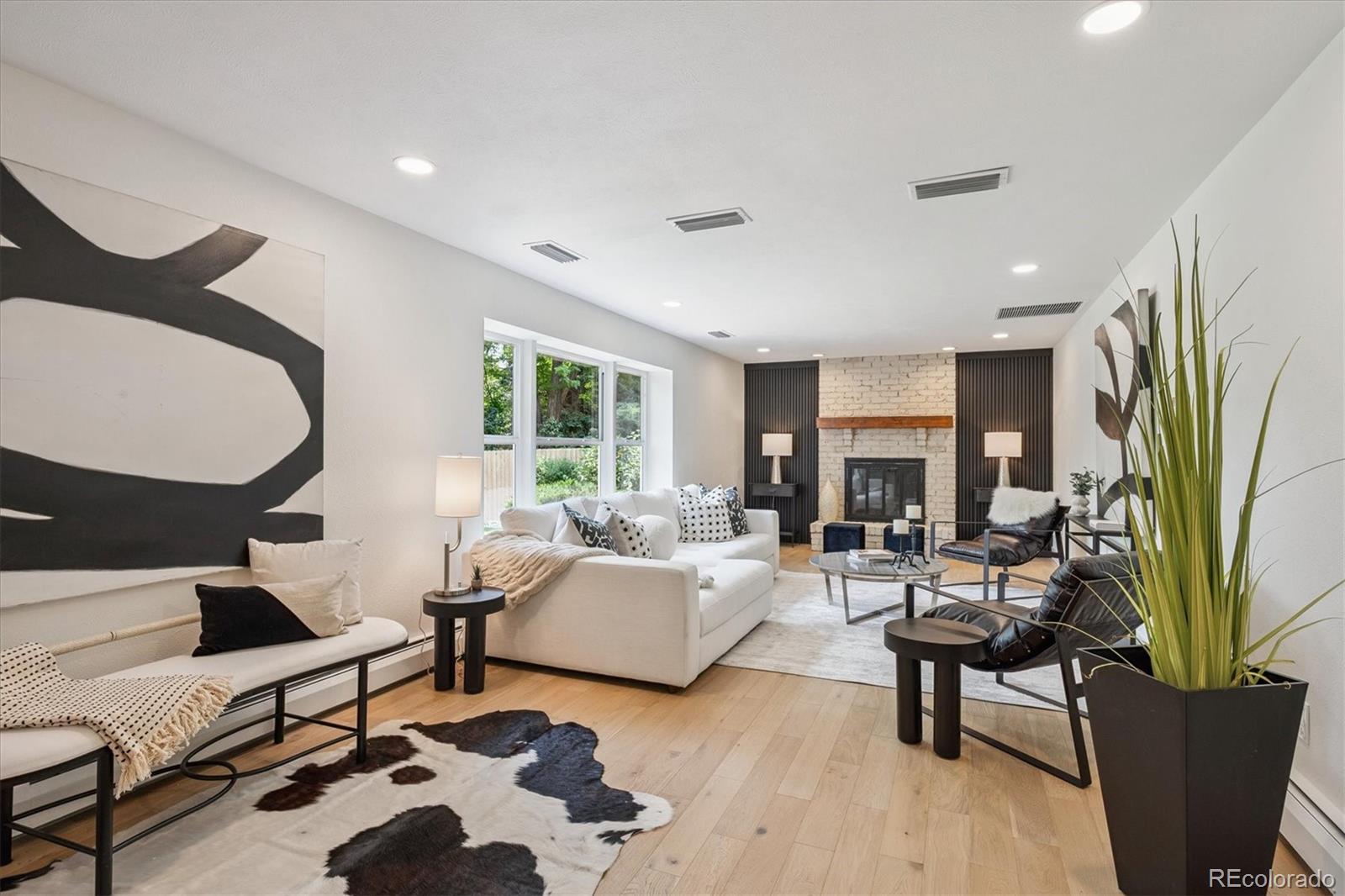 3926 S Magnolia Way
