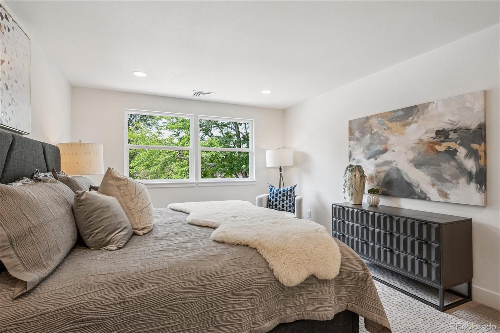 3926 S Magnolia Way