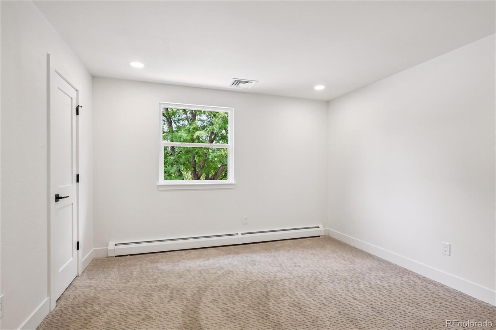 3926 S Magnolia Way