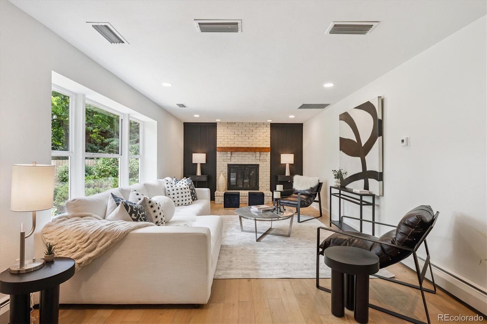 3926 S Magnolia Way