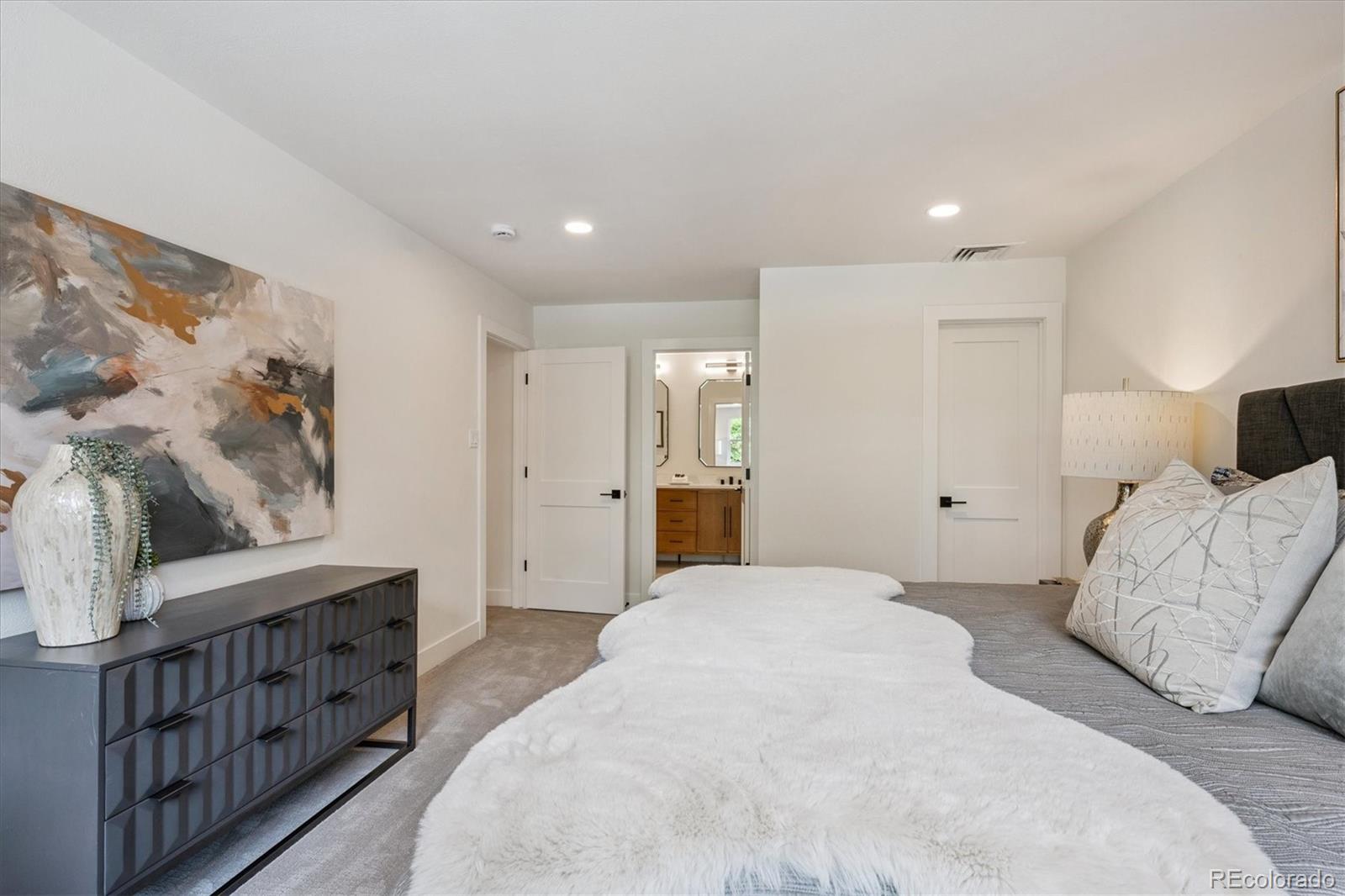 3926 S Magnolia Way