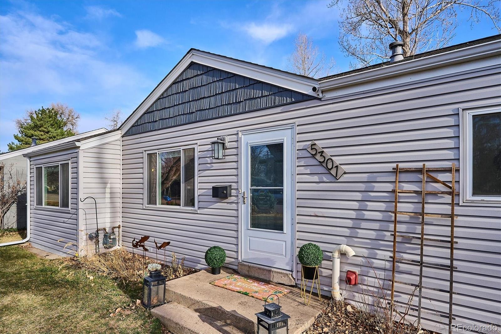 5301 E Eastman Avenue