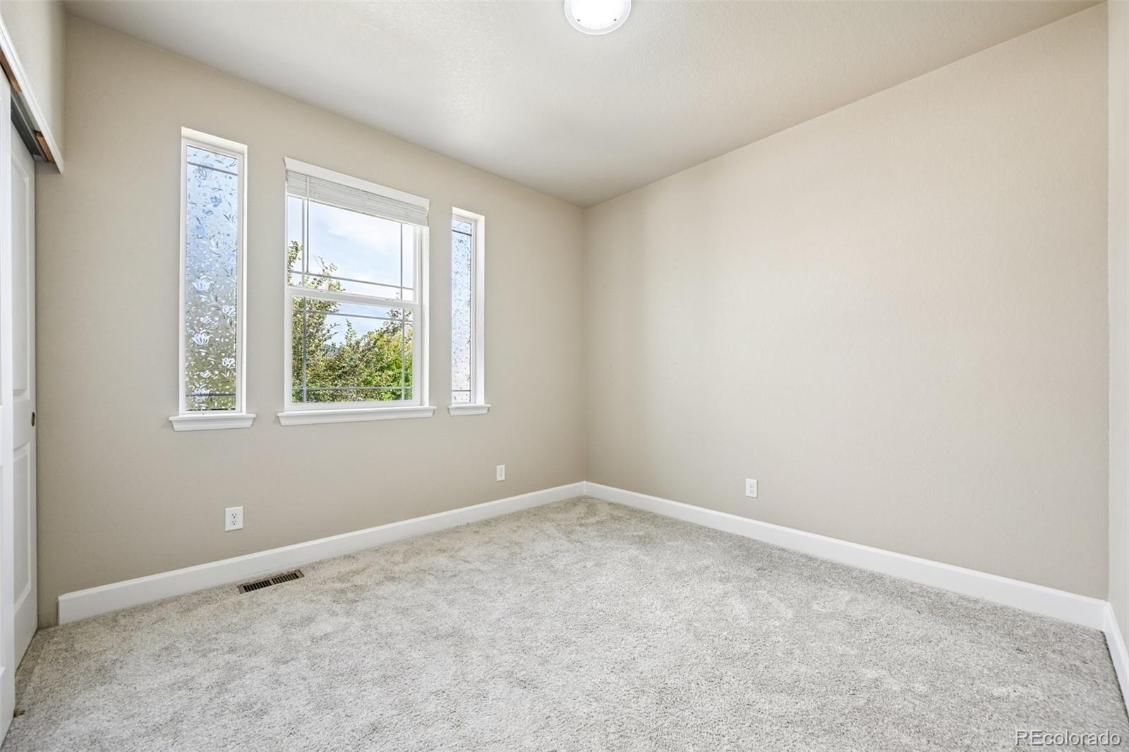 18374 Grosbeak Place