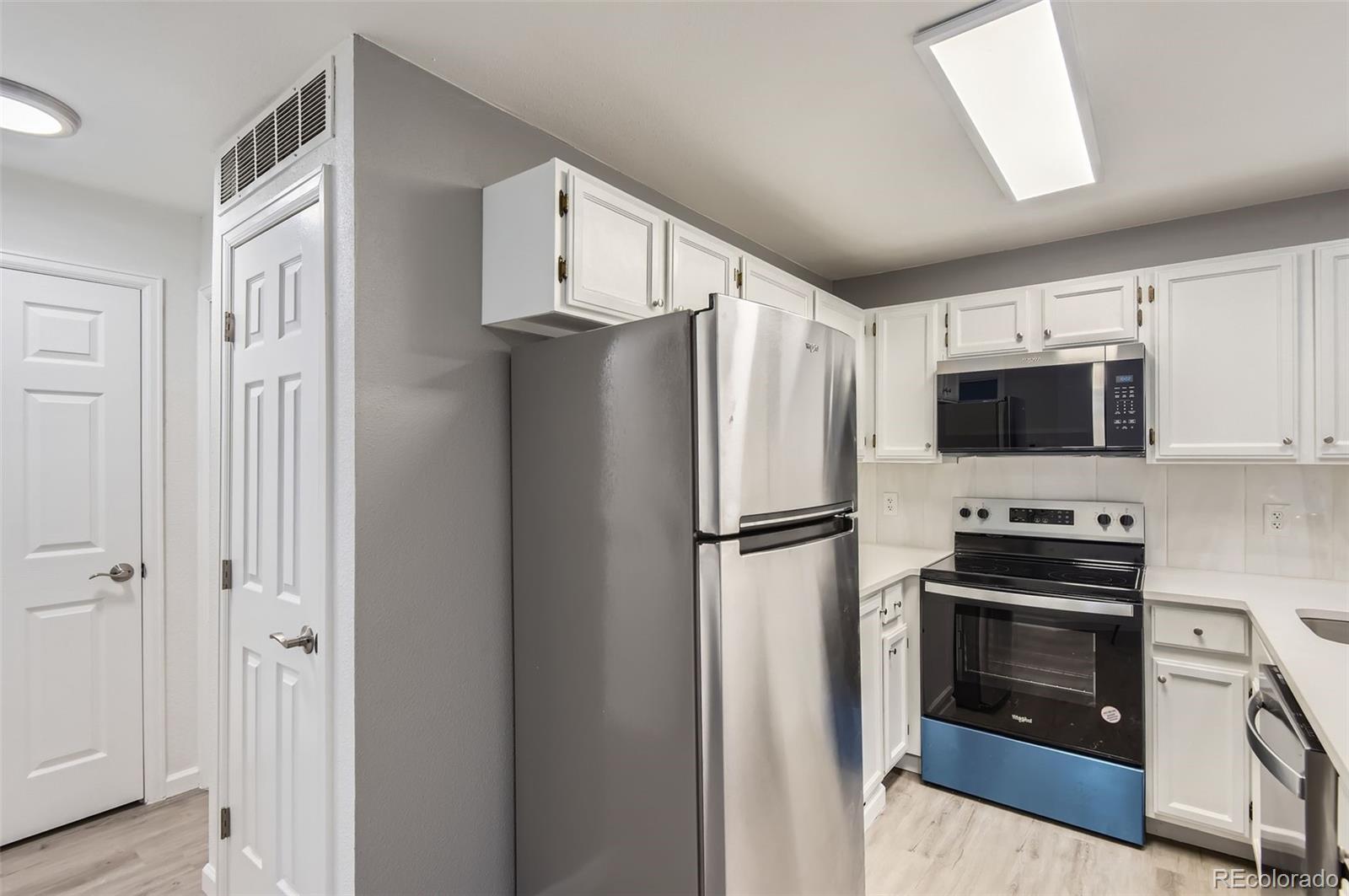 932 S Dearborn Unit: 8