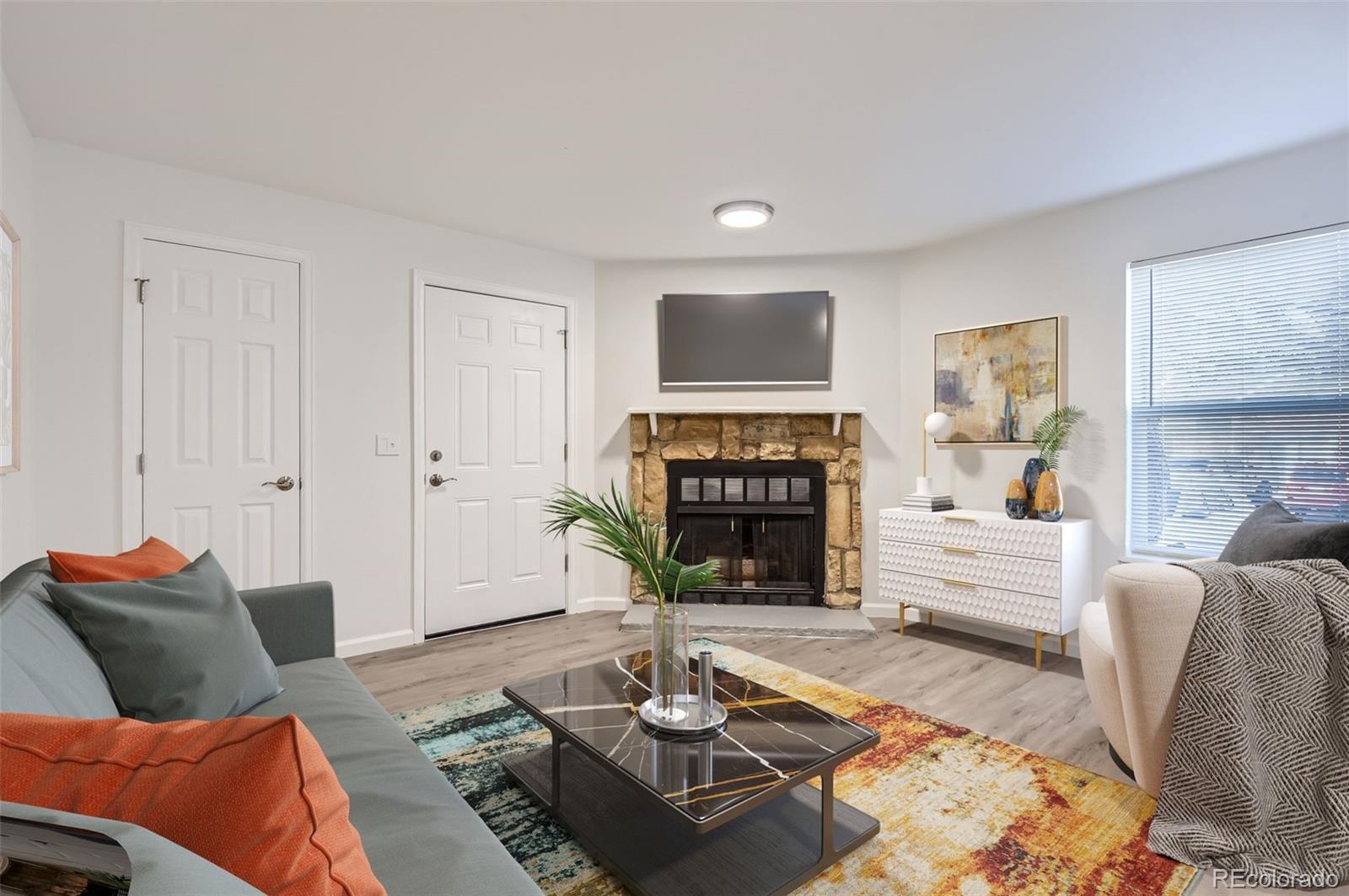932 S Dearborn Unit: 8