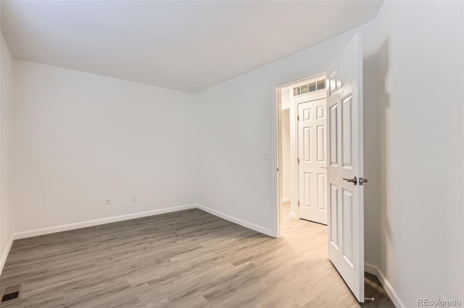932 S Dearborn Unit: 8