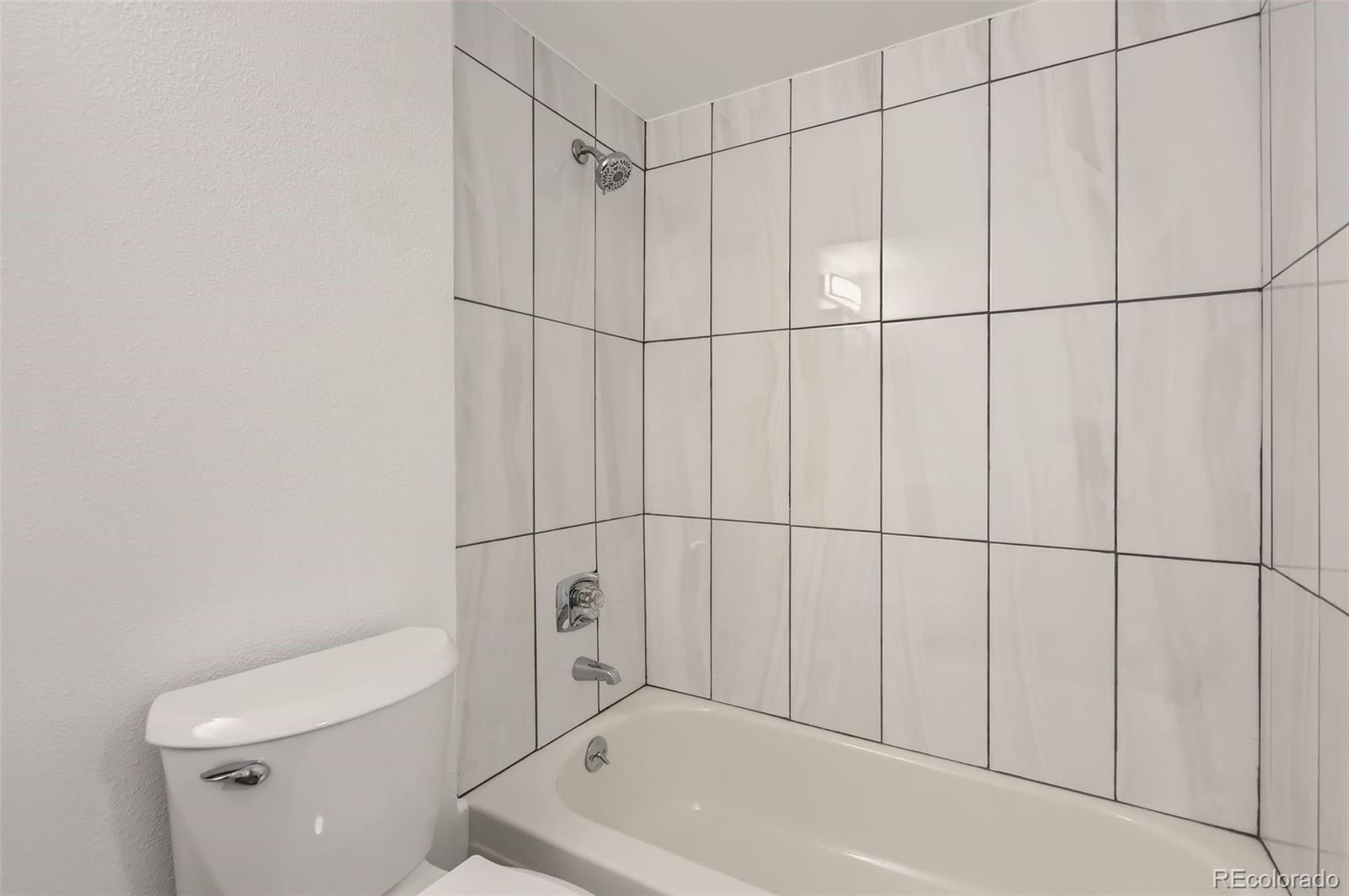 932 S Dearborn Unit: 8