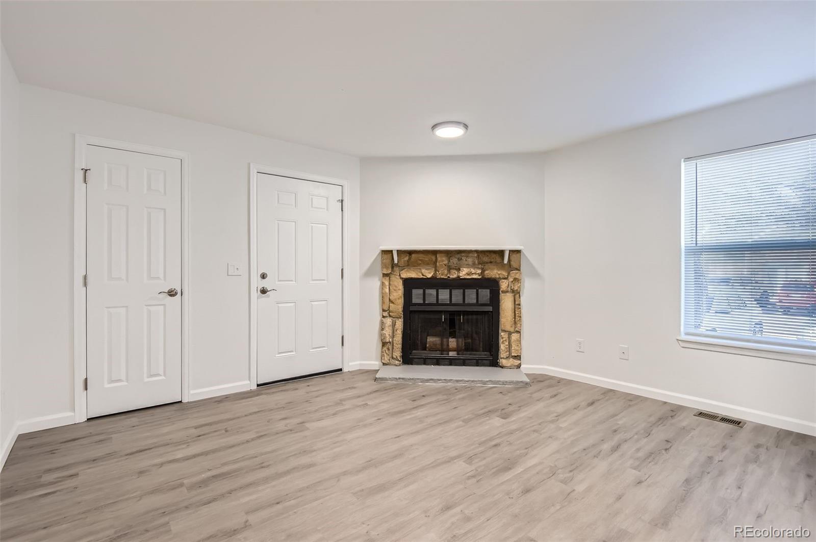 932 S Dearborn Unit: 8