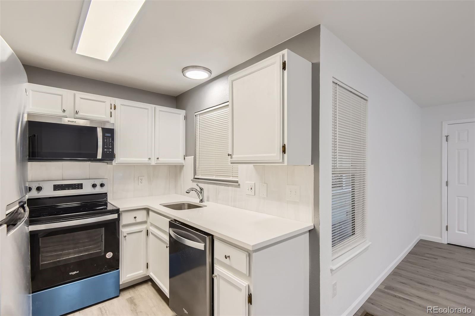 932 S Dearborn Unit: 8