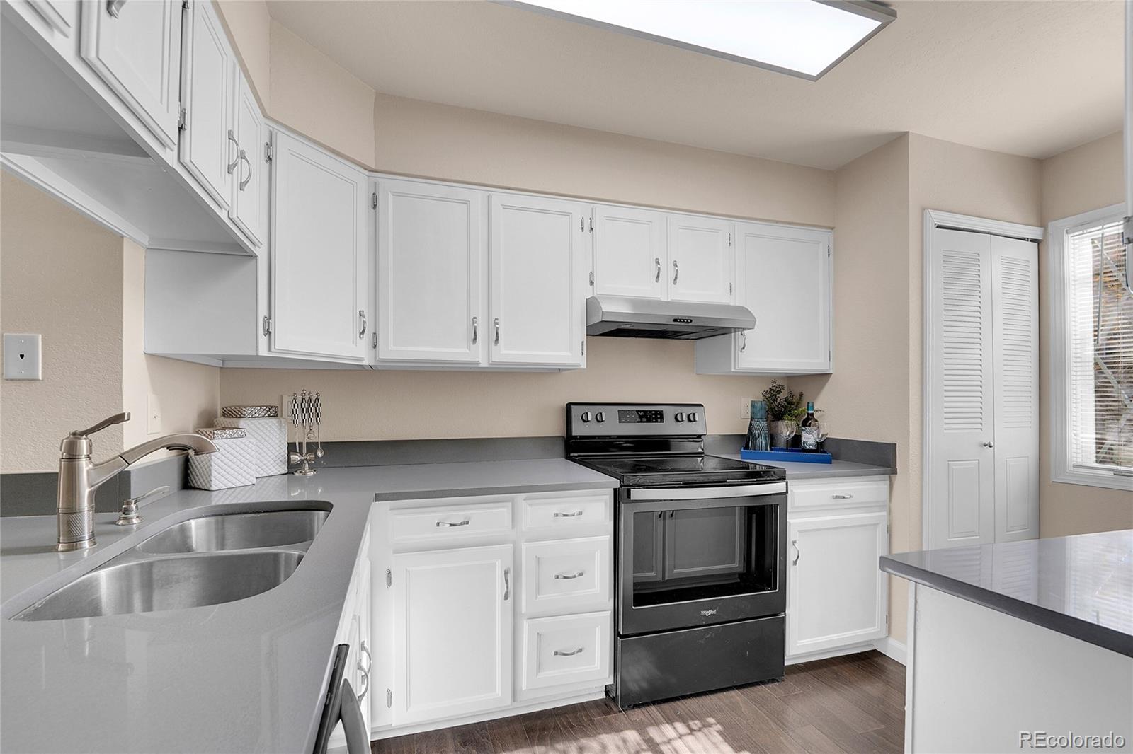 2545 E Nichols Circle