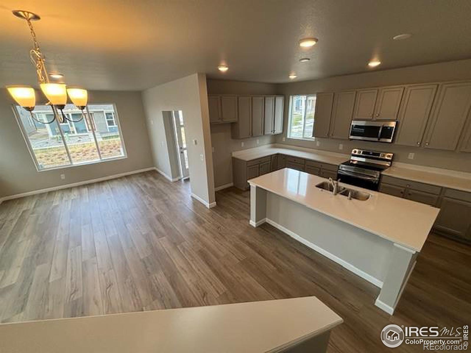 2739 Optimista Place