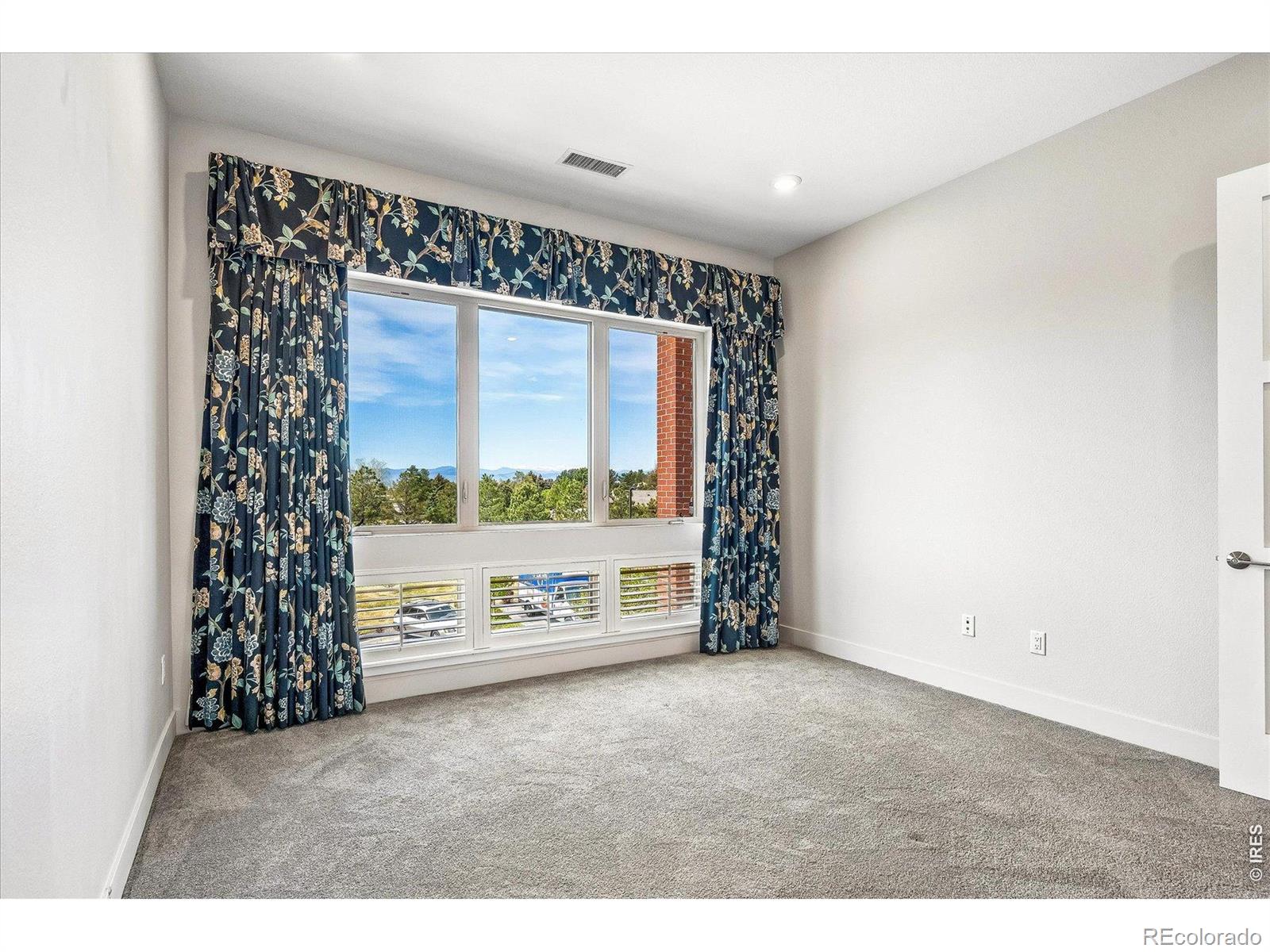 4885 S Monaco Street Unit: 207