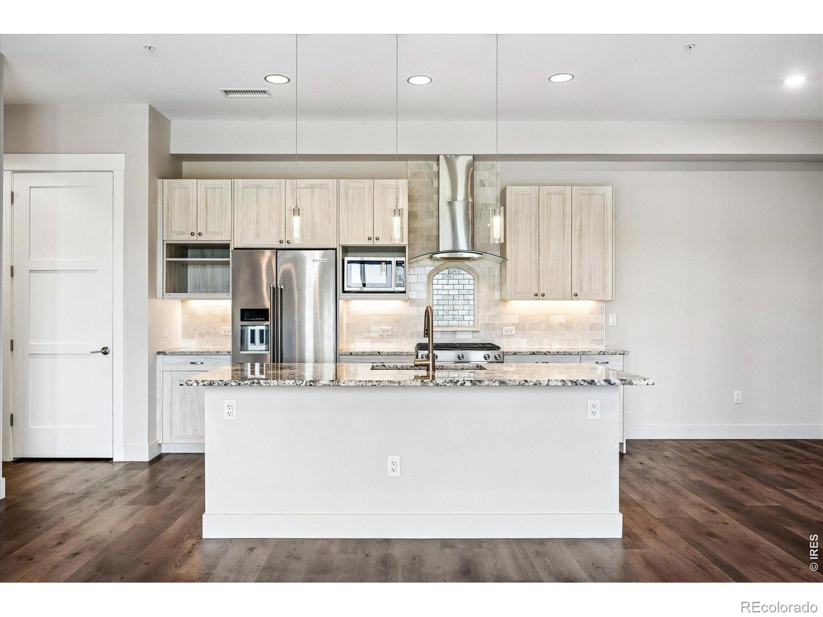 4885 S Monaco Street Unit: 207
