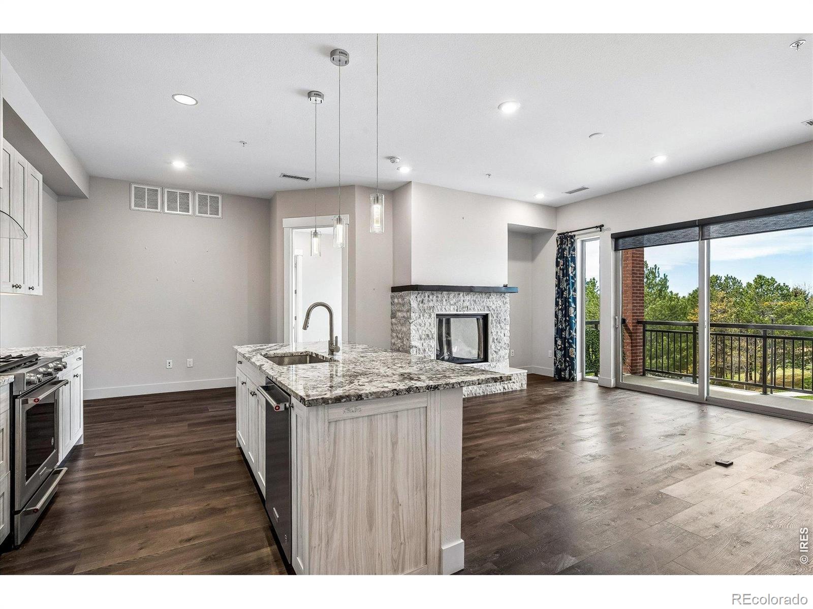 4885 S Monaco Street Unit: 207