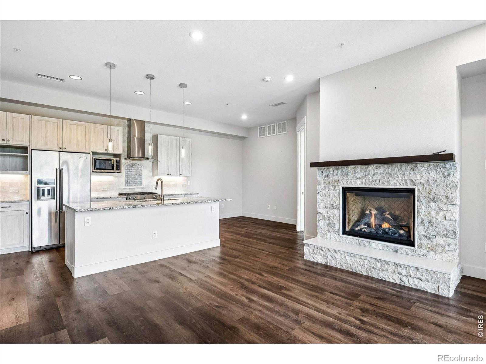 4885 S Monaco Street Unit: 207
