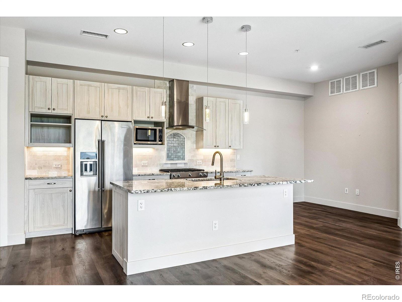 4885 S Monaco Street Unit: 207