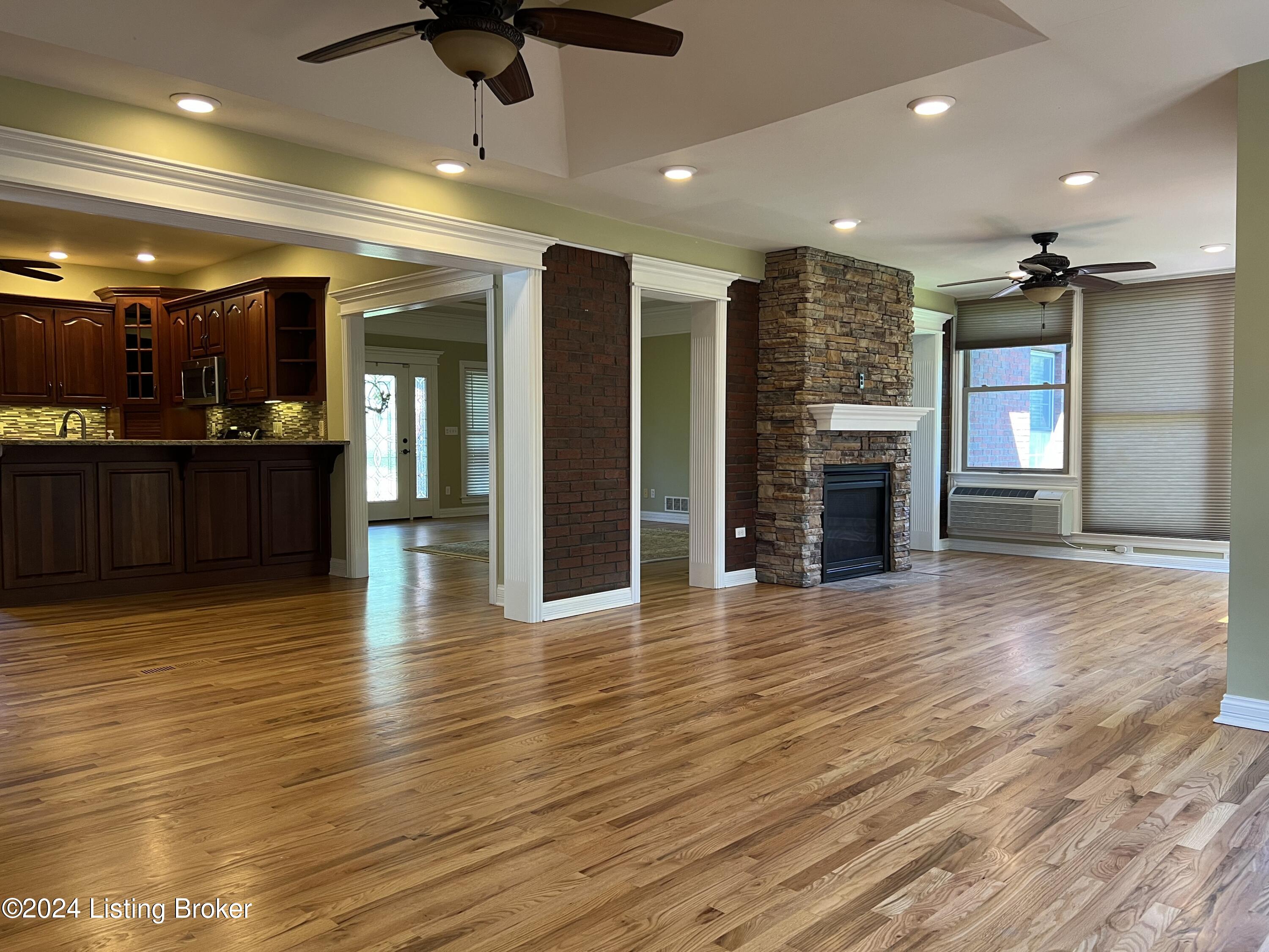 209 Oak Ridge Dr