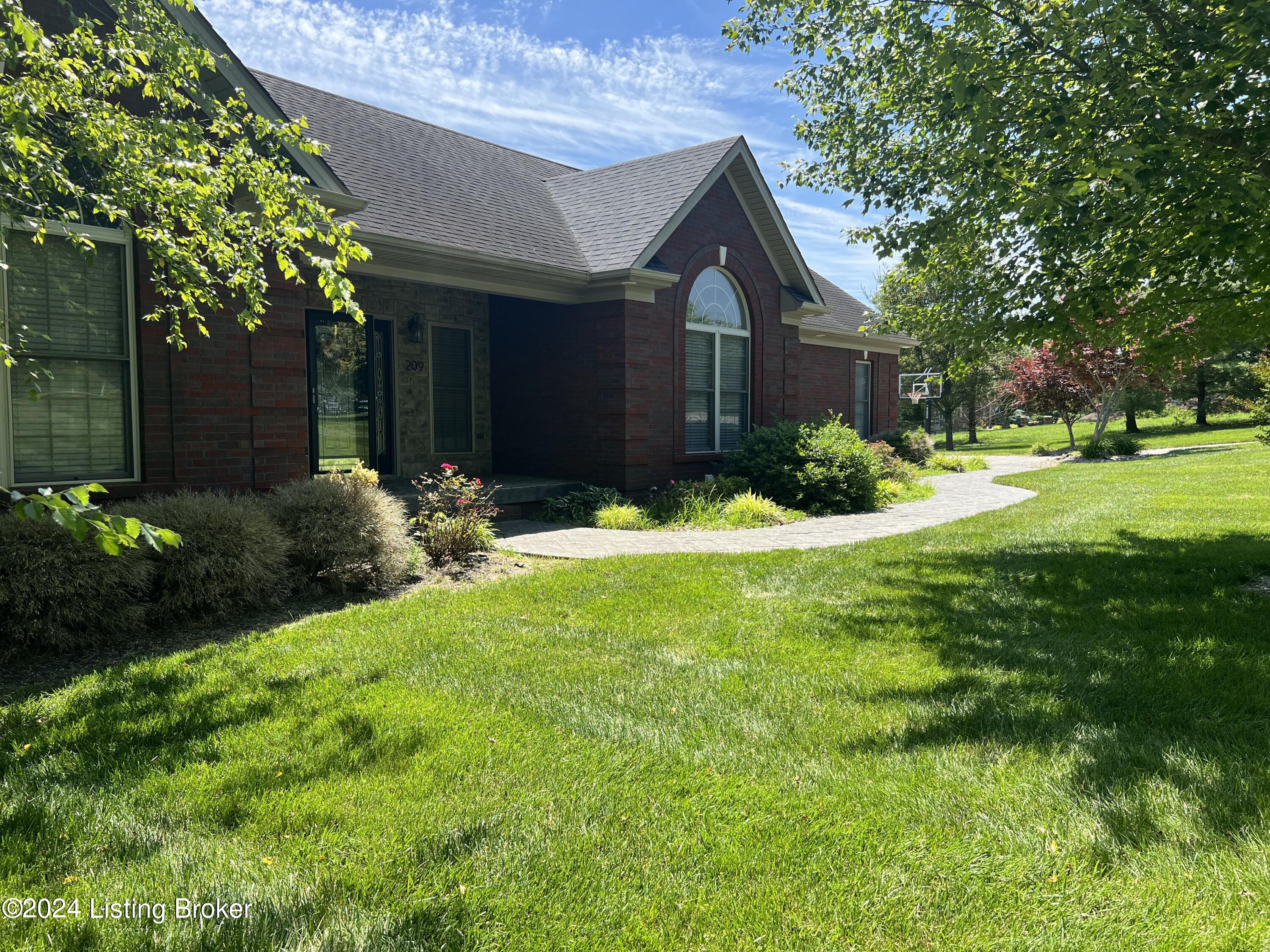 209 Oak Ridge Dr