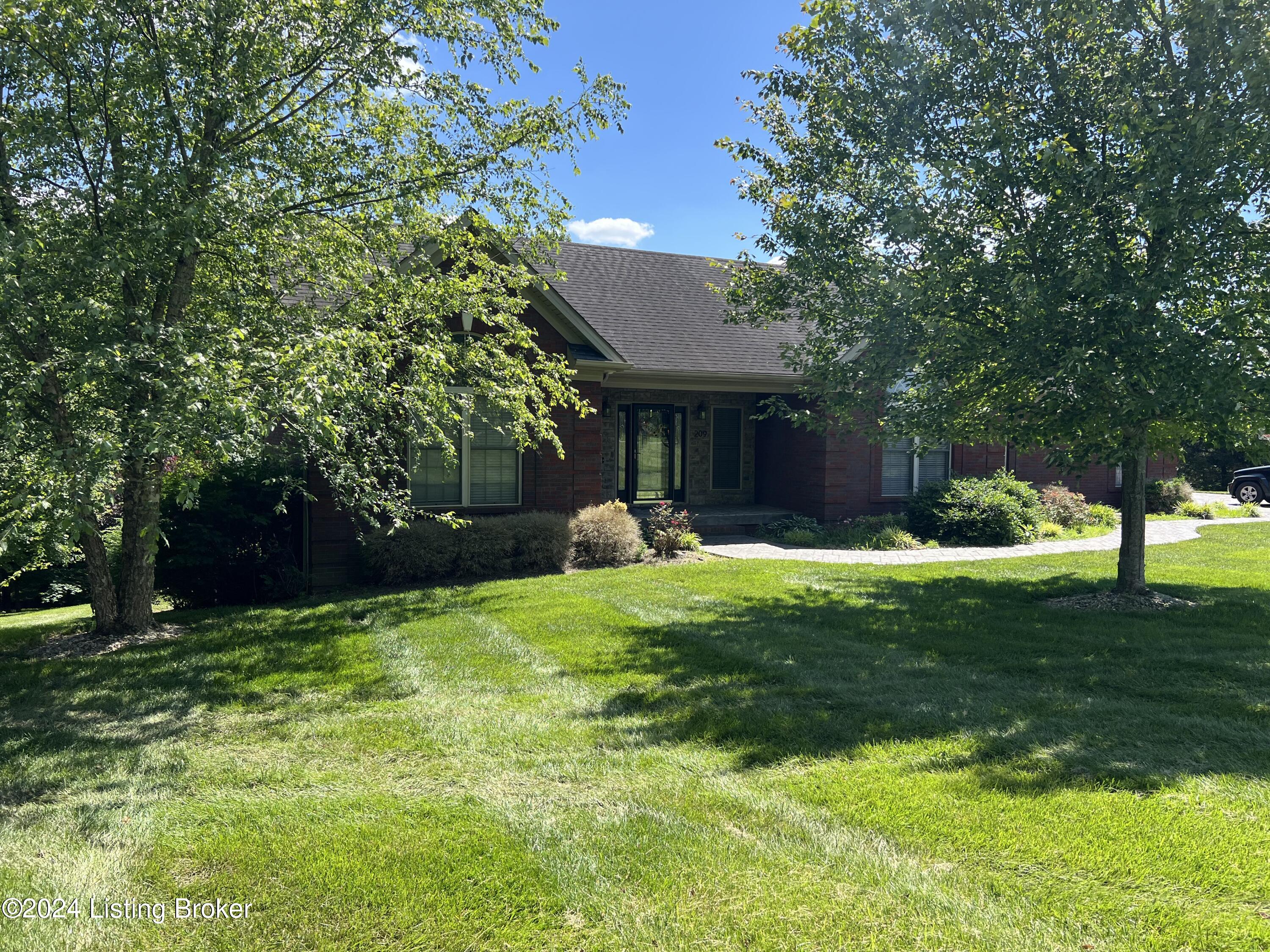 209 Oak Ridge Dr