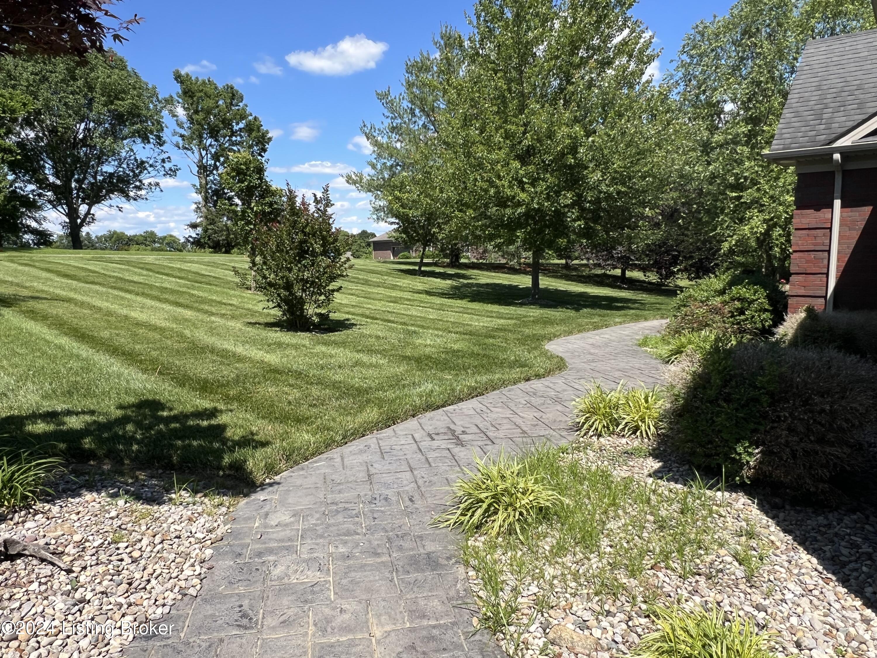 209 Oak Ridge Dr