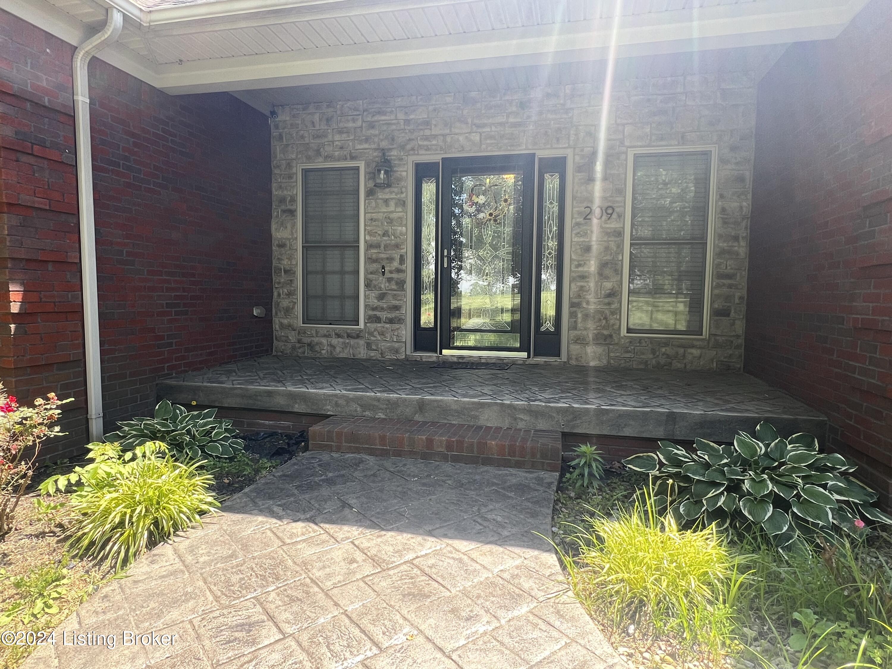 209 Oak Ridge Dr