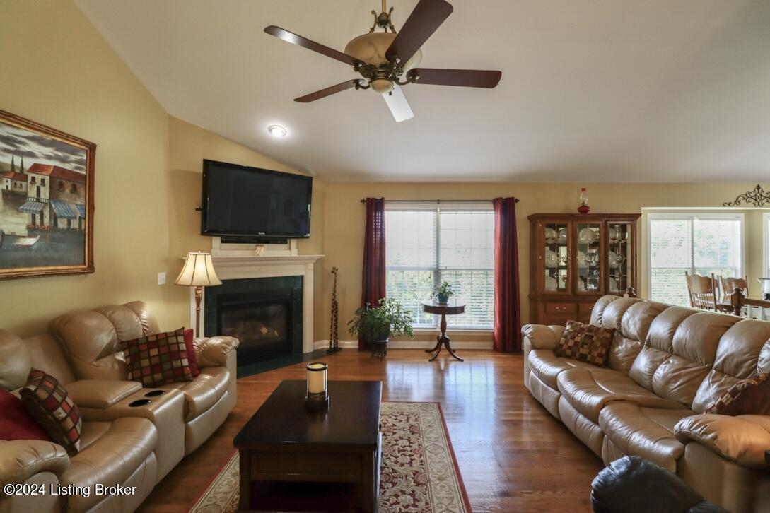 372 Oak Ridge Dr