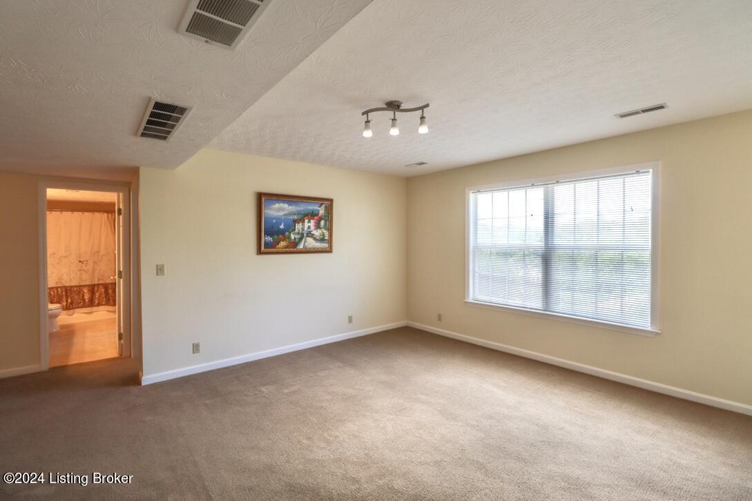 372 Oak Ridge Dr