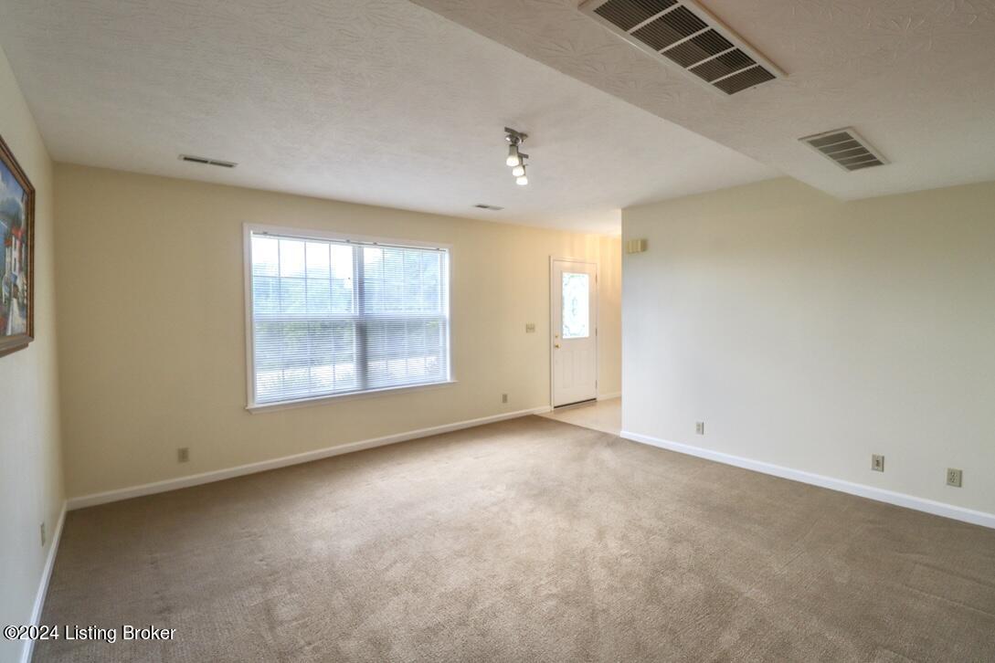 372 Oak Ridge Dr