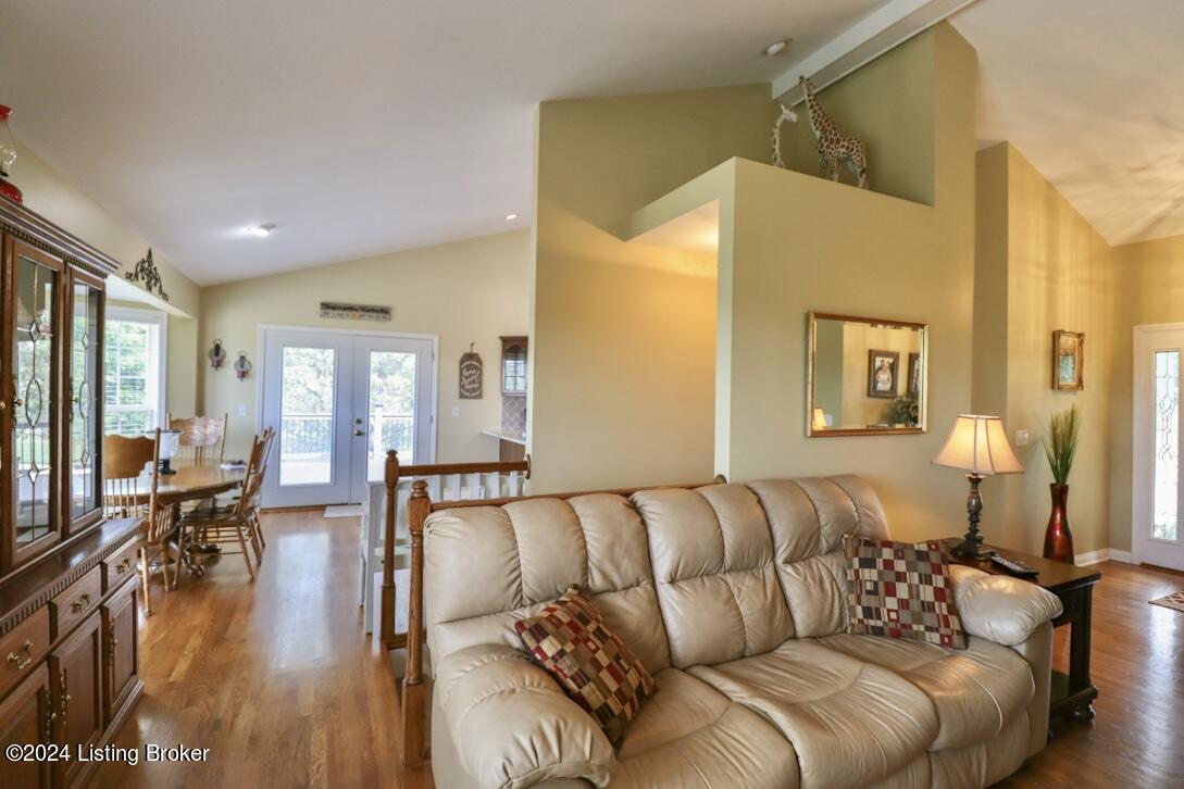 372 Oak Ridge Dr