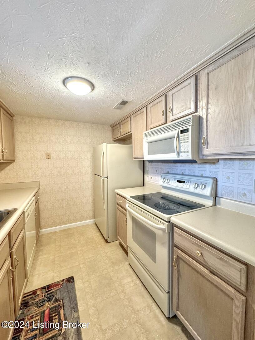 372 Oak Ridge Dr