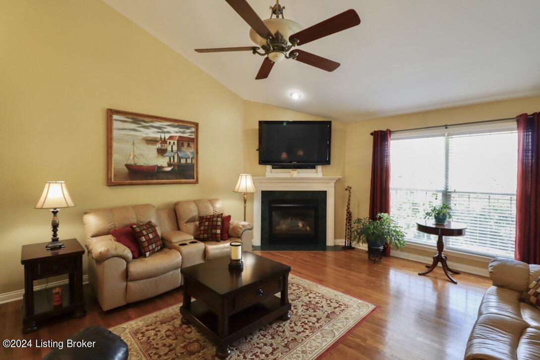372 Oak Ridge Dr