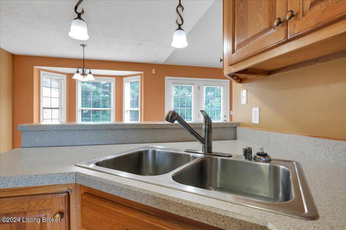 160 Bayberry Ct