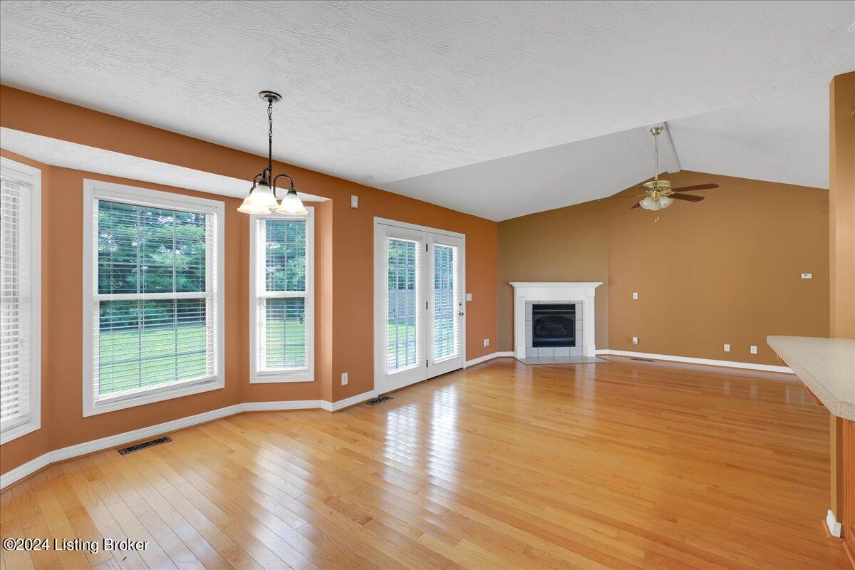 160 Bayberry Ct