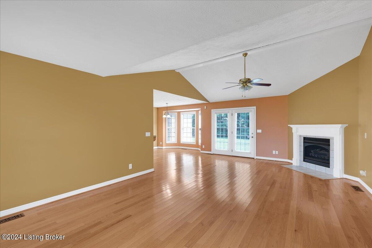160 Bayberry Ct