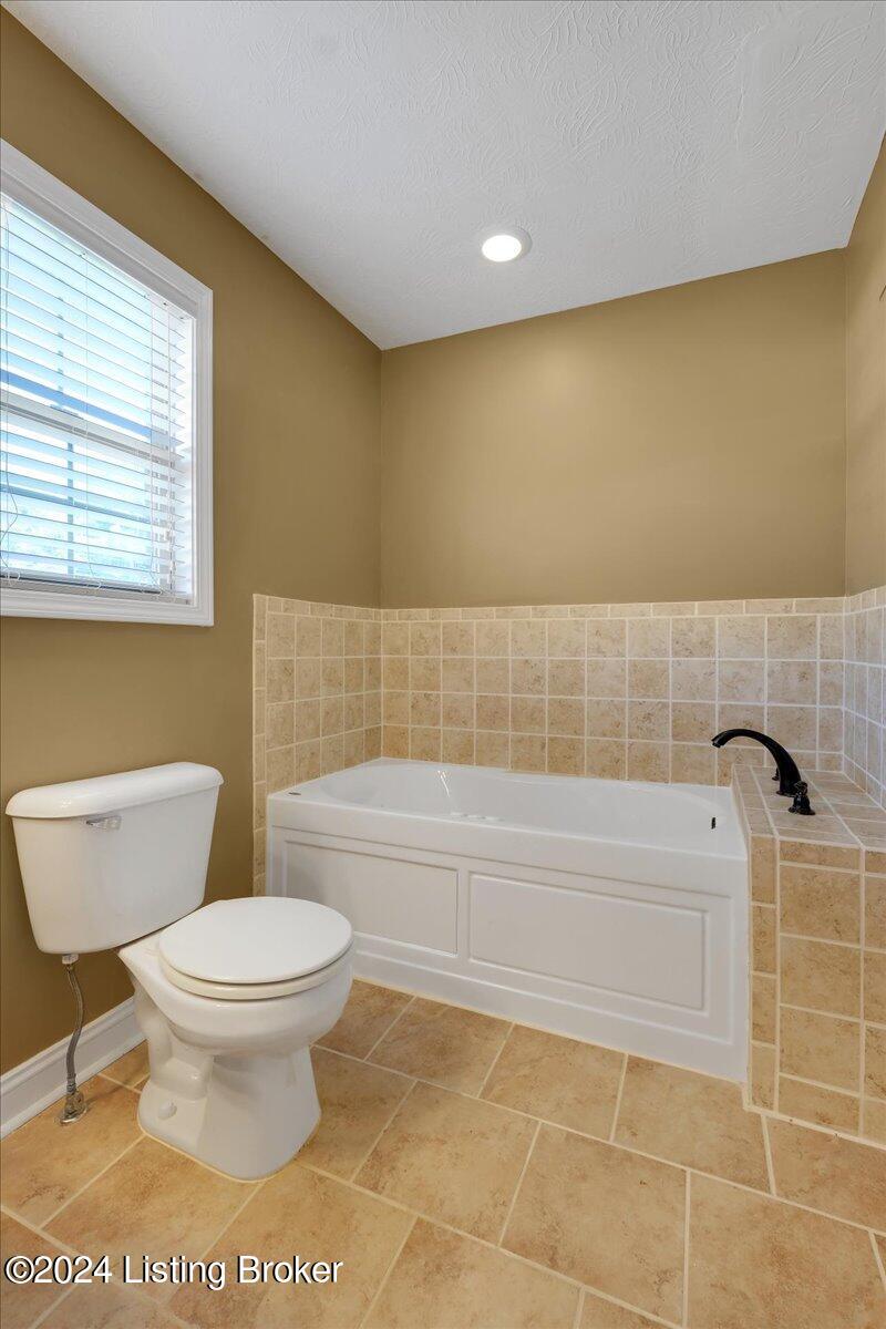 160 Bayberry Ct