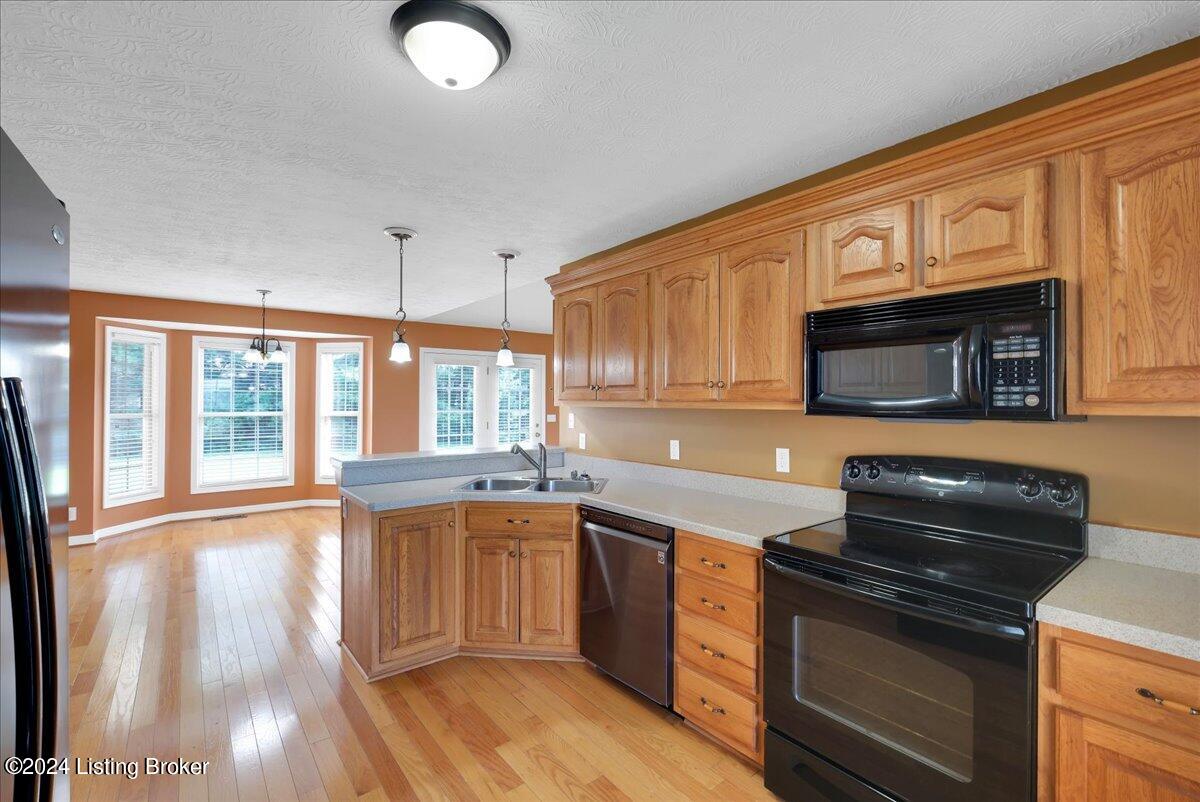160 Bayberry Ct