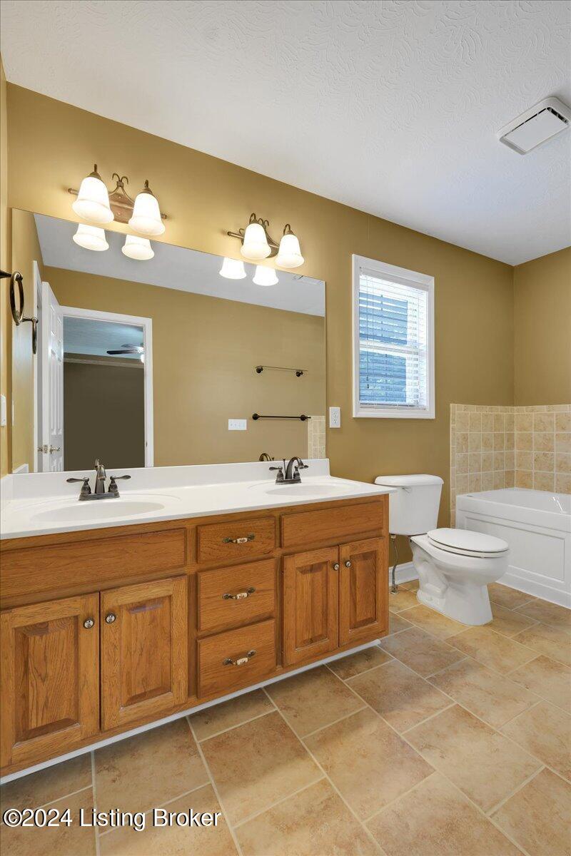 160 Bayberry Ct