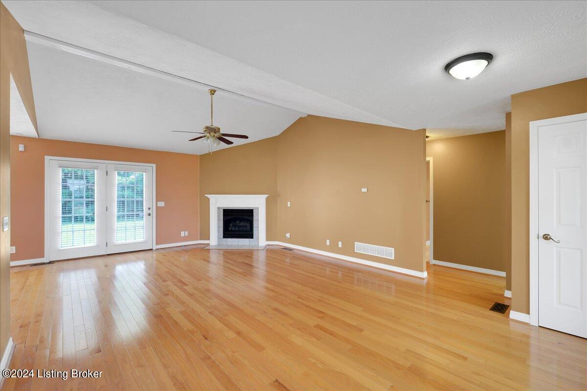 160 Bayberry Ct