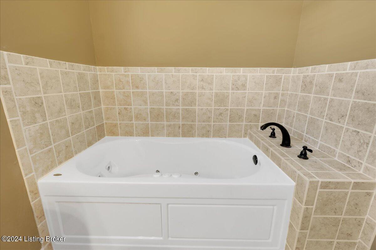 160 Bayberry Ct