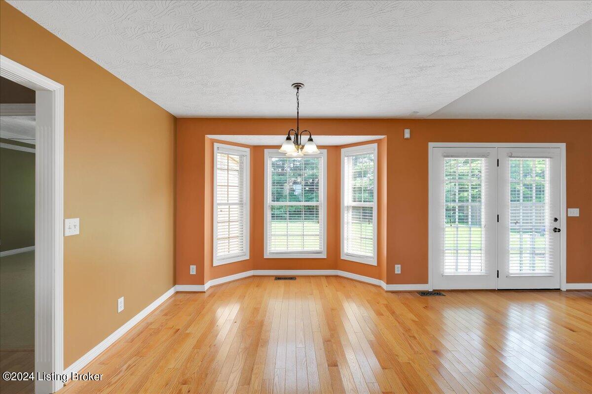 160 Bayberry Ct