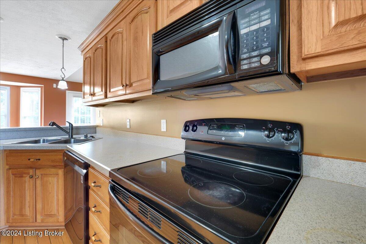 160 Bayberry Ct