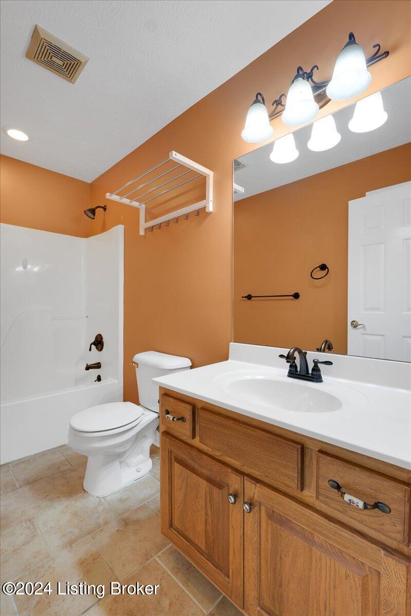 160 Bayberry Ct