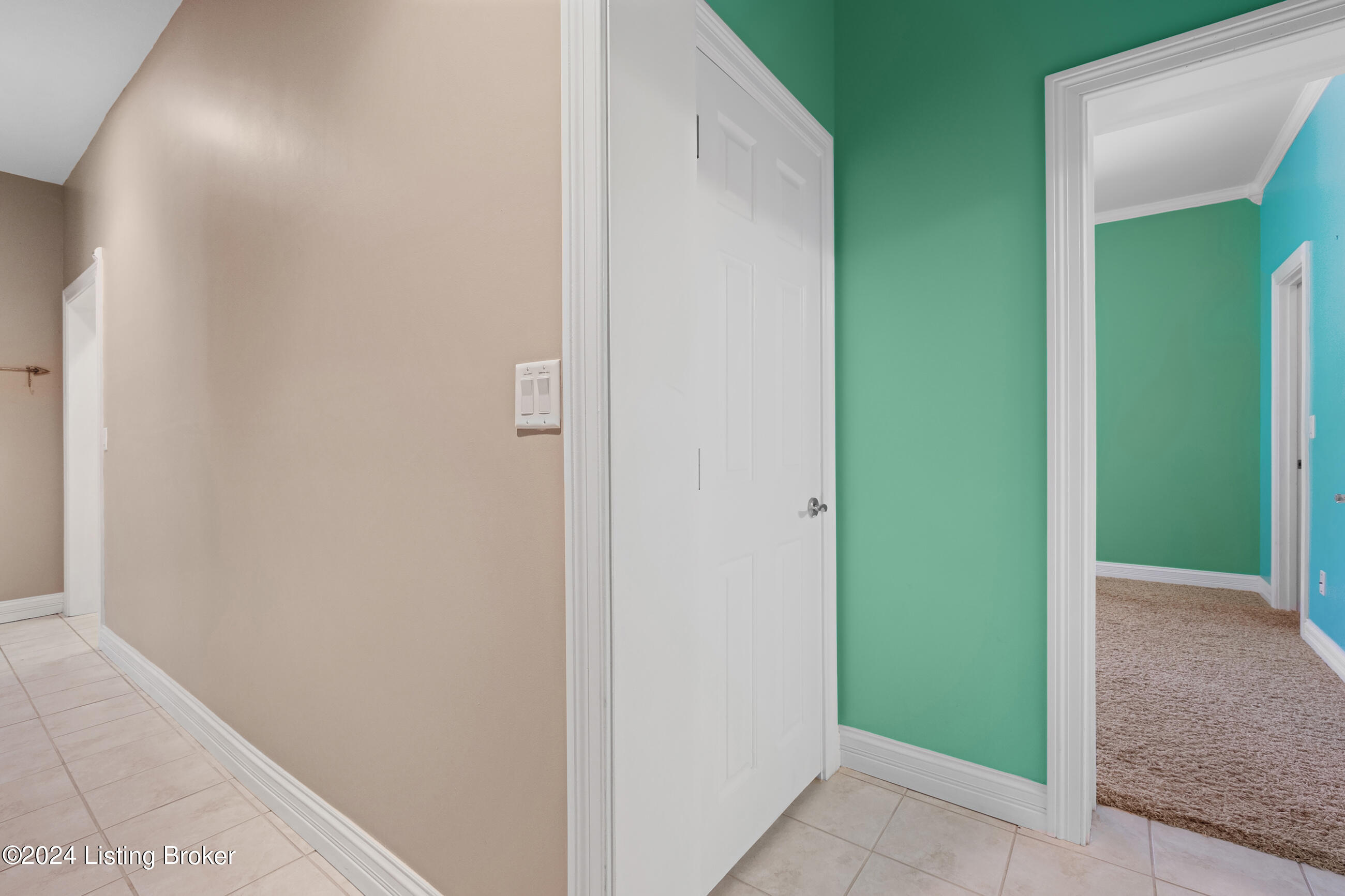 1084 Oak Pointe Dr