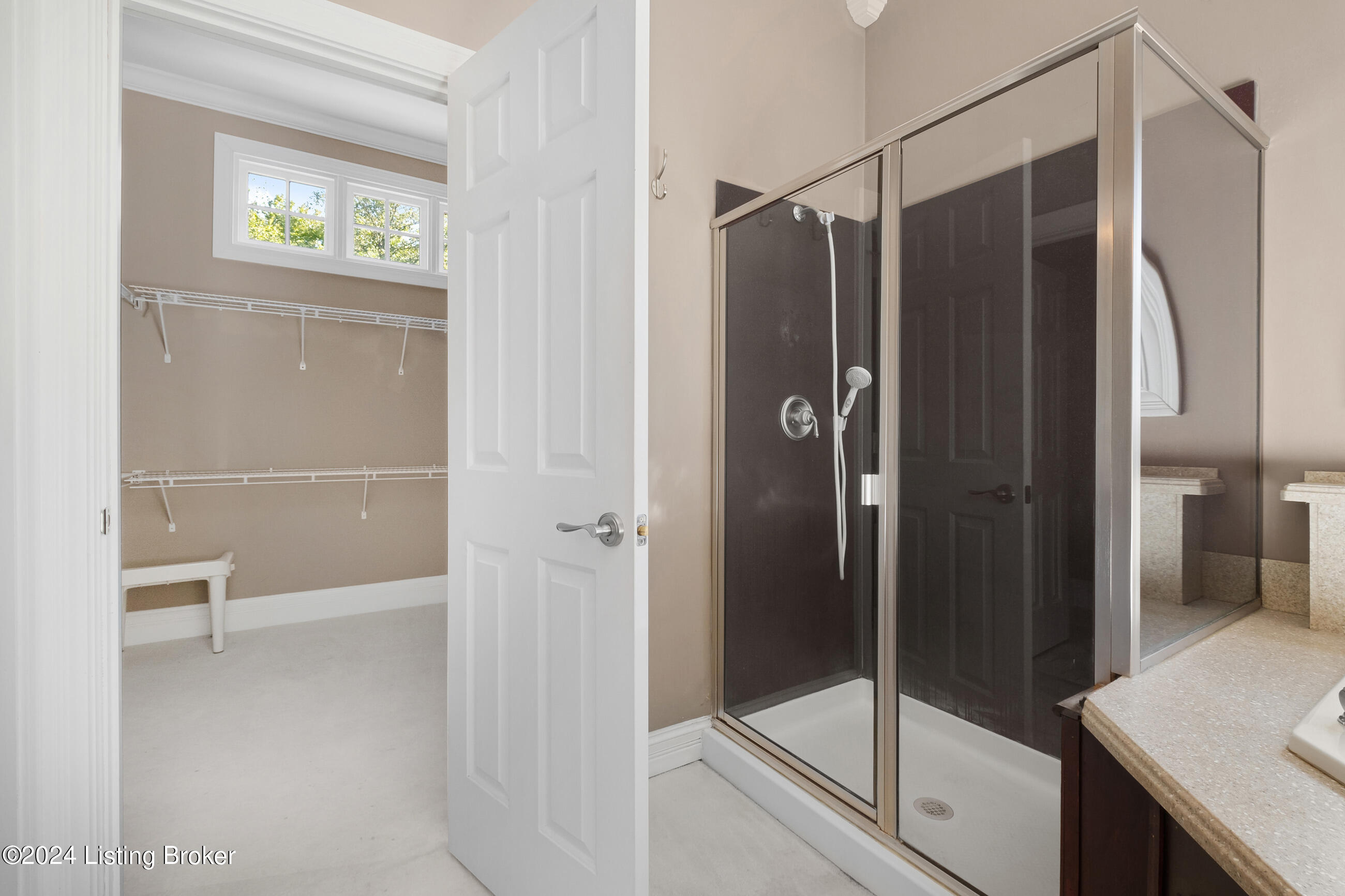 1084 Oak Pointe Dr
